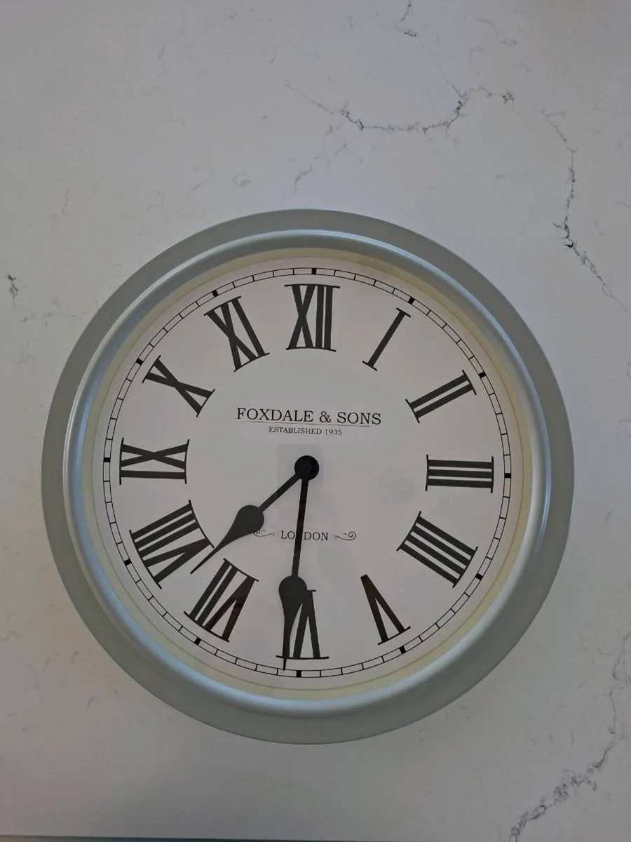Large Clock - Image 1