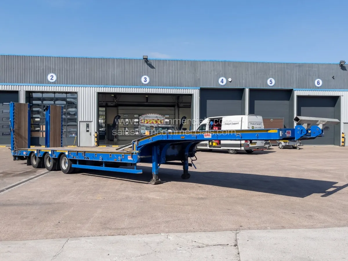 2019 MCCAULEY LOW LOADER TRI AXLE TRAILER - Image 1