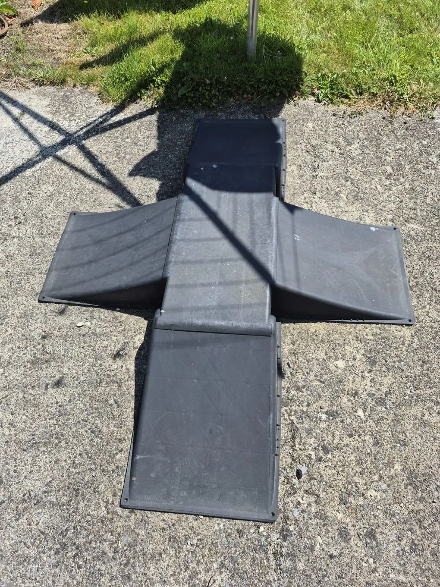 4-Way Skate Ramp - Image 2