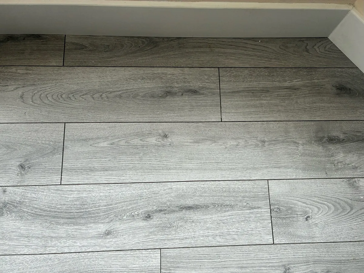Robusto Laminate Flooring Summer Oak Grey - Image 1