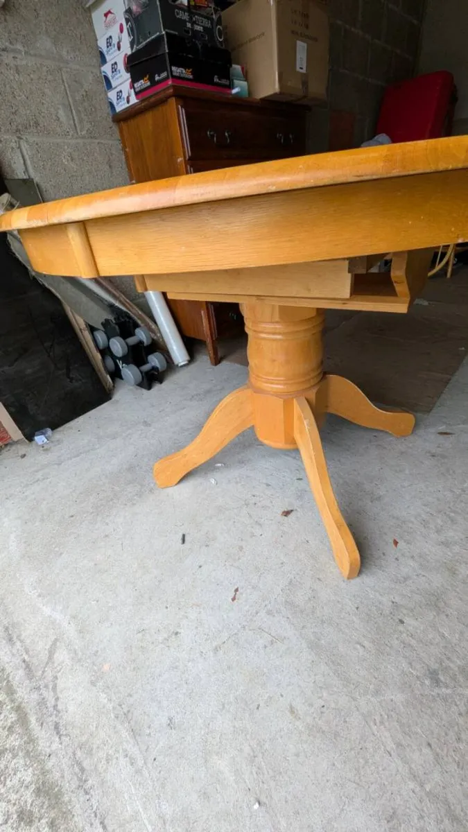 Round Table and 3 chairs - Image 4