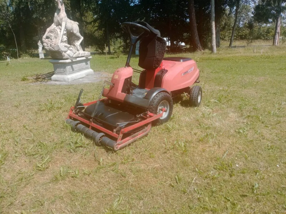 Very well looked after ride on mower - Image 1