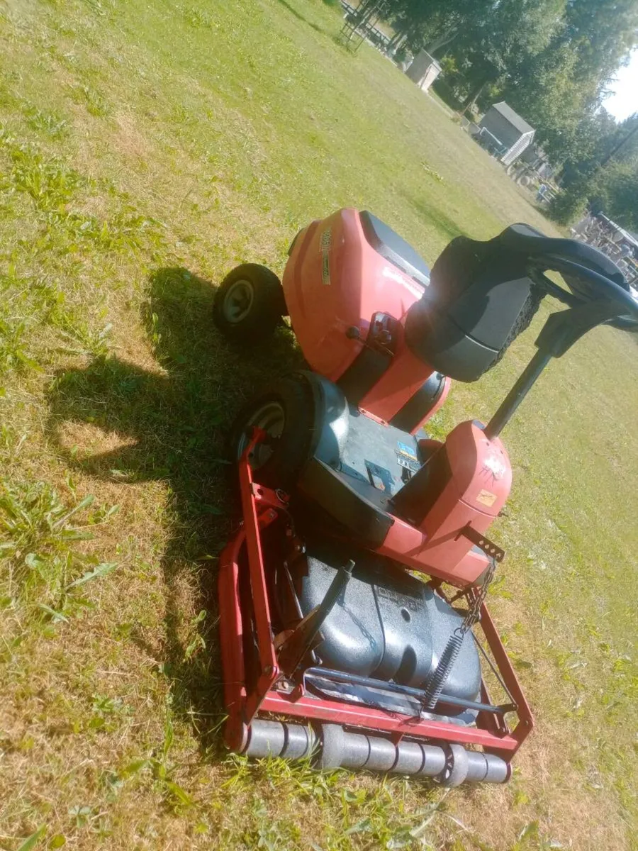 Very well looked after ride on mower - Image 4