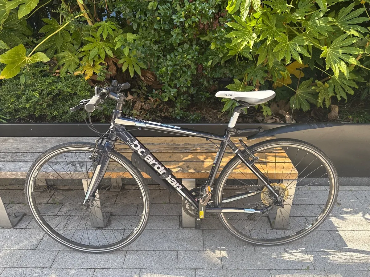 Boardman mid sized hybrid bicycle - Image 1