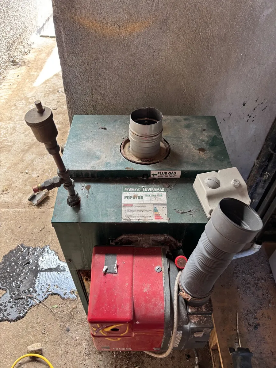 Oil boiler and oil tank - Image 1