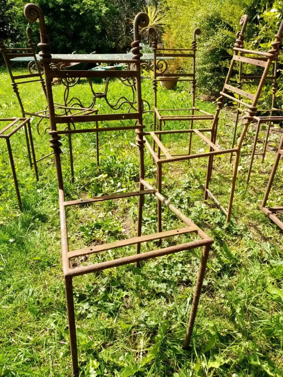 Iron table set - Image 3