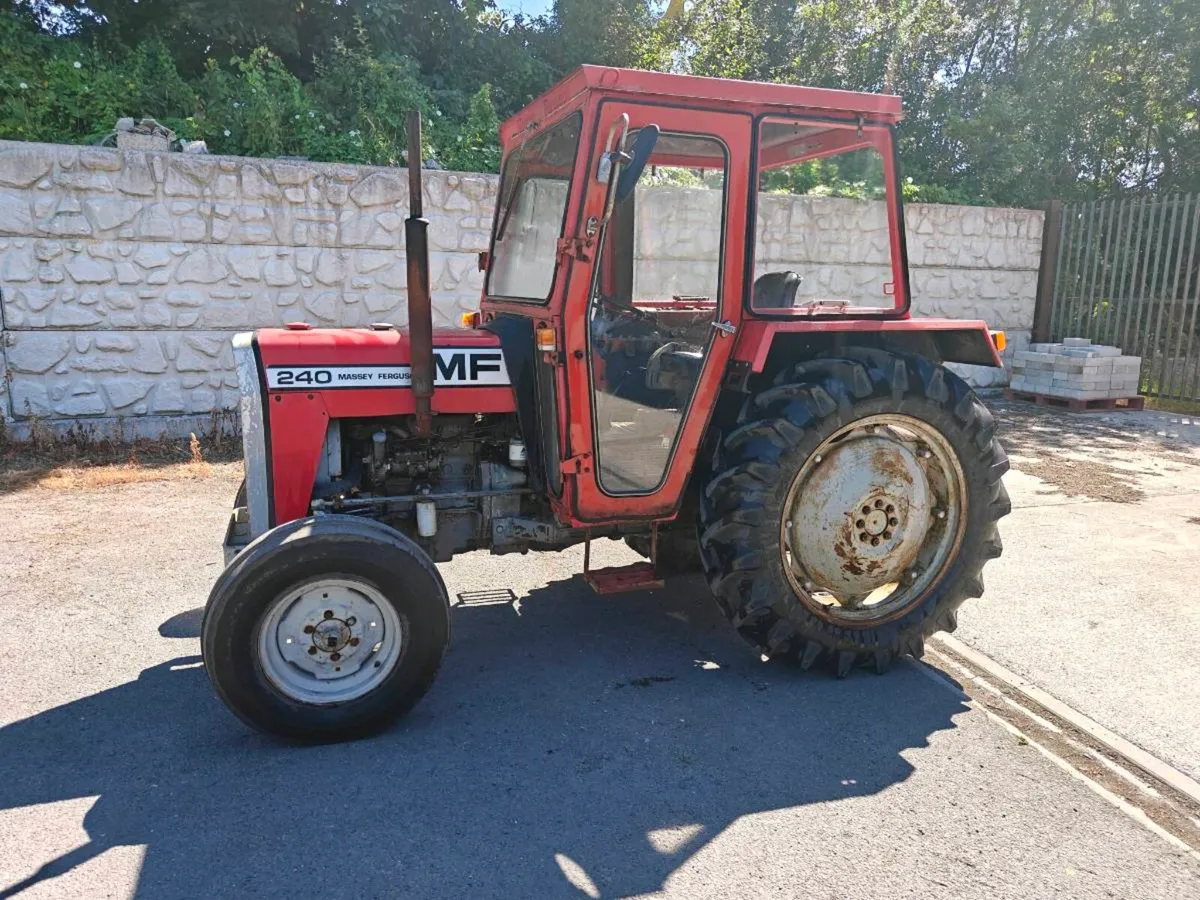 Massey Ferguson 240 - Image 1