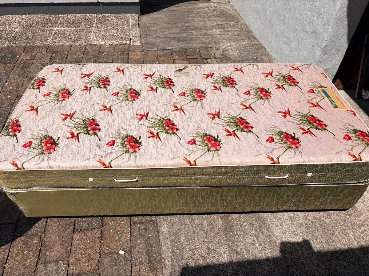 Bed base & mattress - Image 2