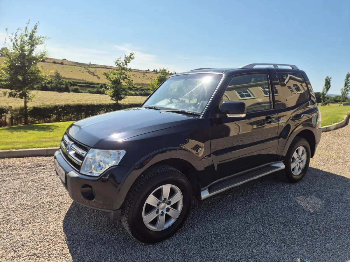 09 Mitsubishi Pajero 3.2 DID SWB Commercial - Image 3