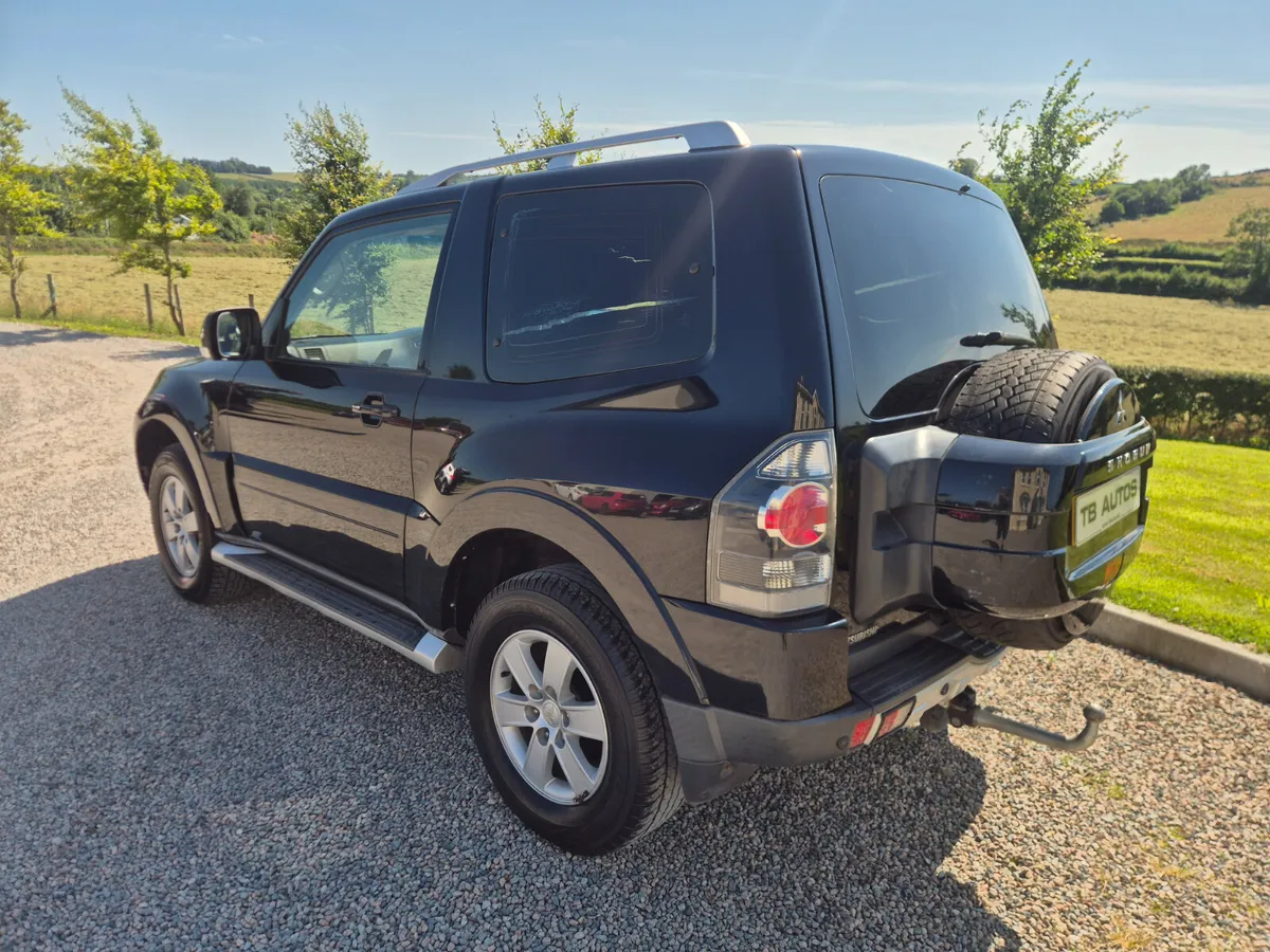 09 Mitsubishi Pajero 3.2 DID SWB Commercial - Image 4