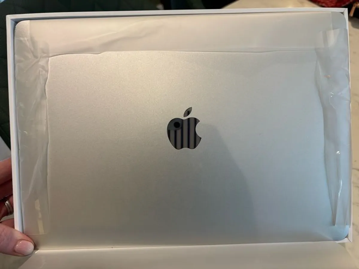 MacBook Air - Image 2