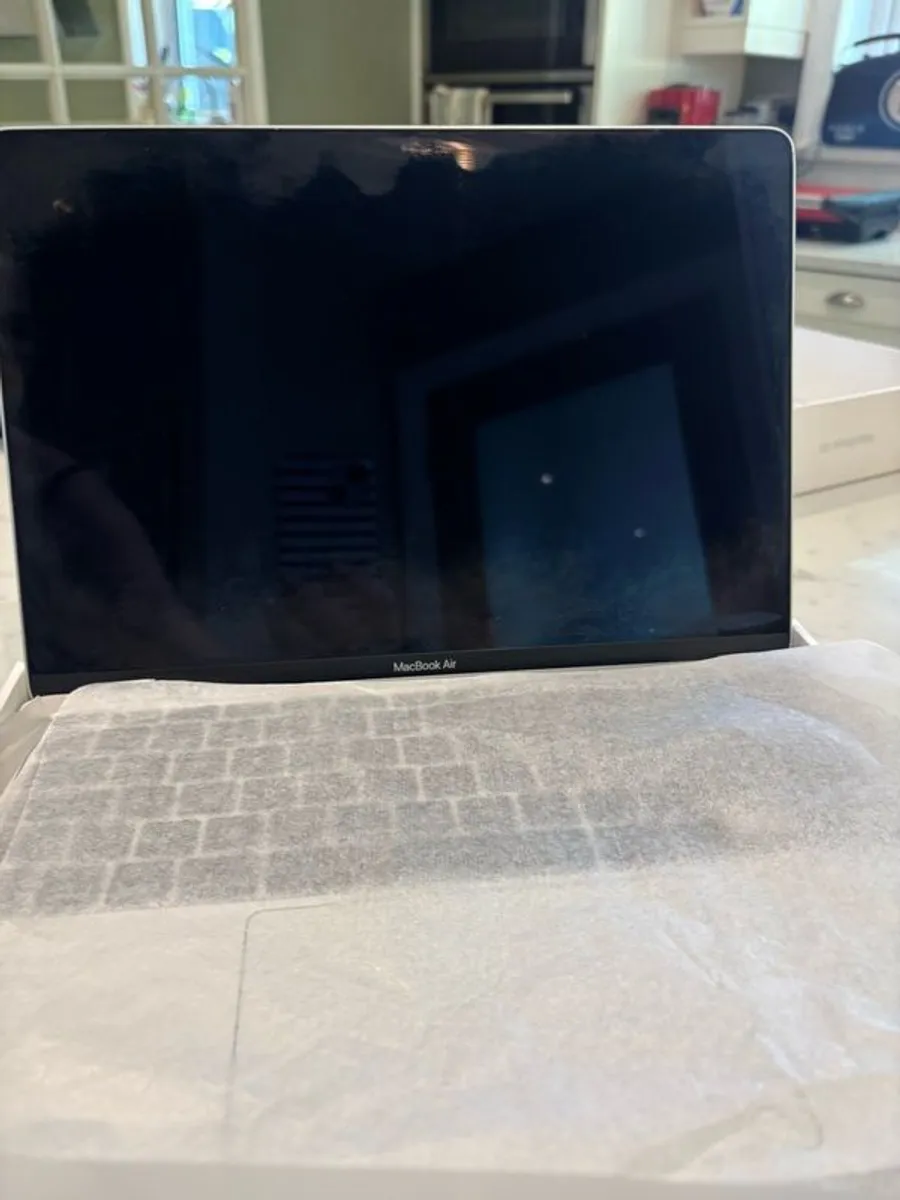 MacBook Air - Image 4