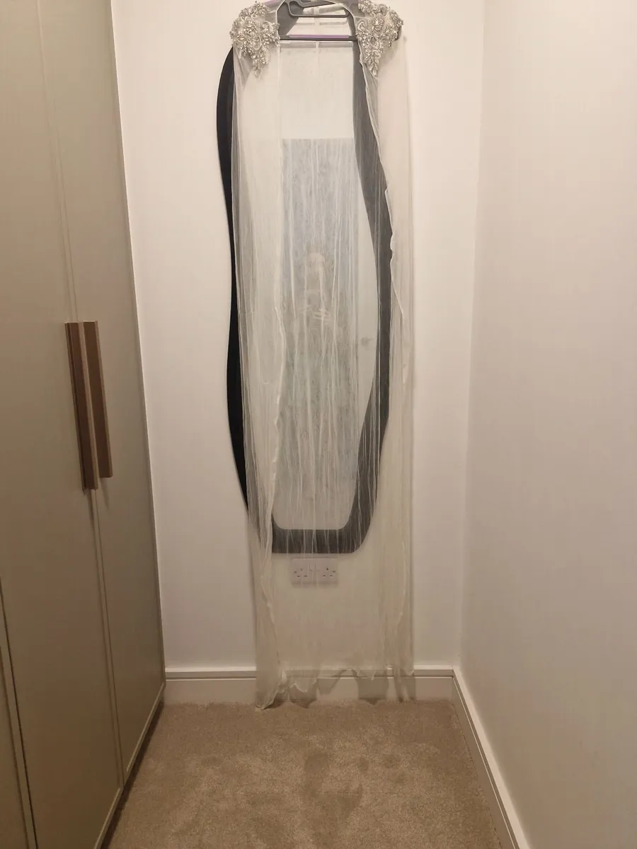 Wedding cape - Image 1