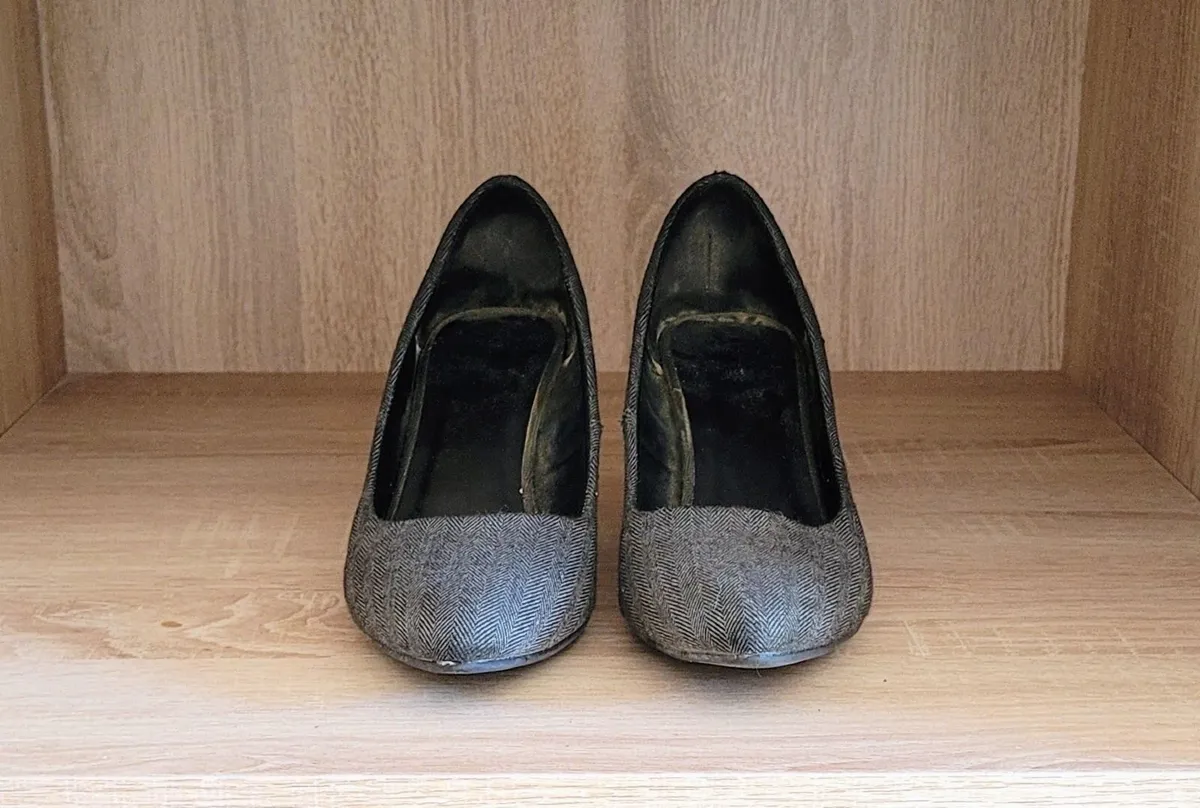 Herringbone Pattern High Heels - Image 3