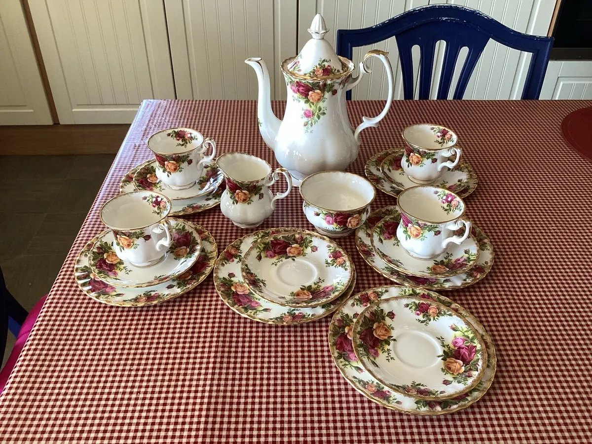 Royal Albert Country Roses. - Image 2