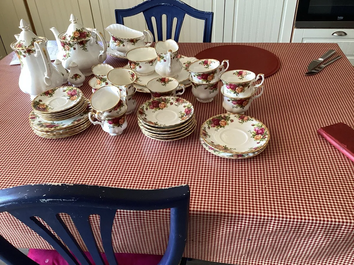 Royal Albert Country Roses. - Image 1