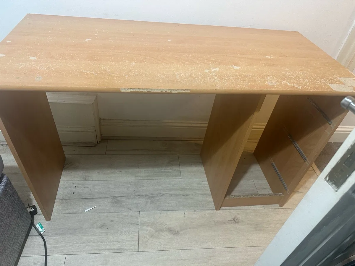 Free Study Table - Image 1