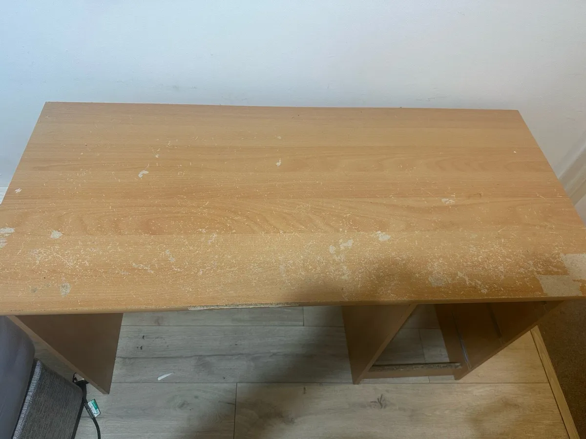 Free Study Table - Image 2
