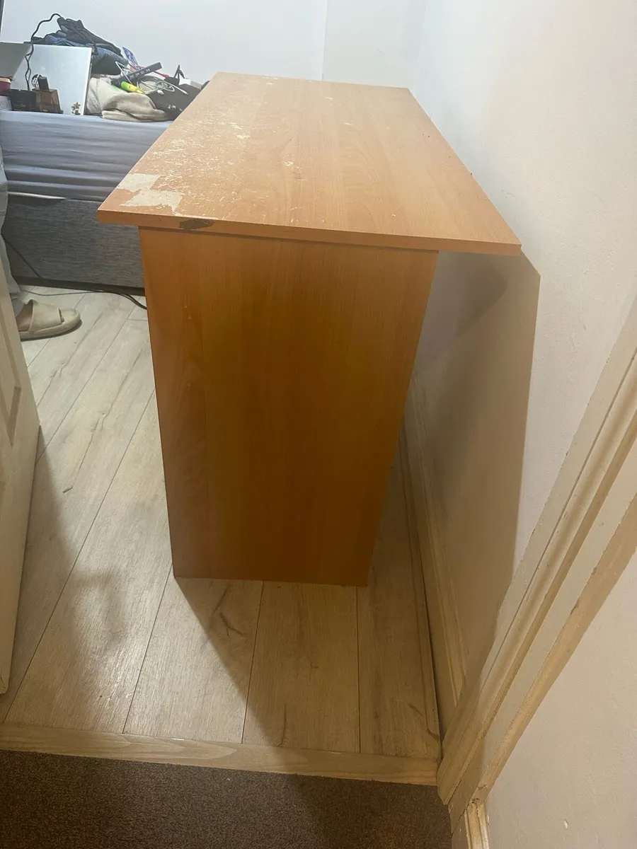 Free Study Table - Image 3