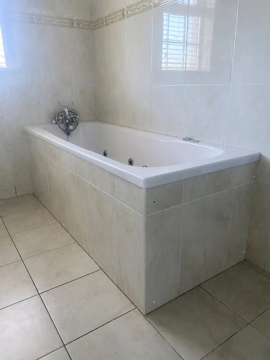 Jacuzzi Bath - Image 1