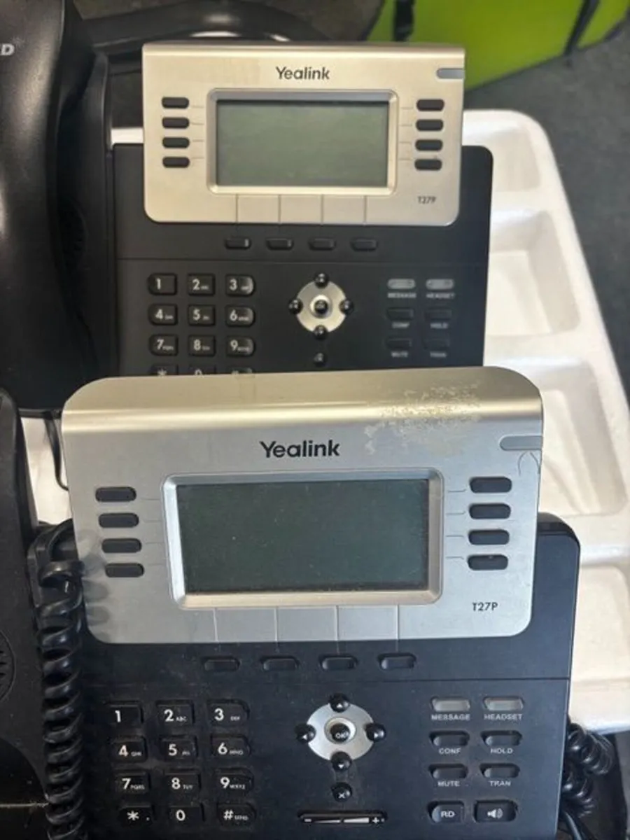 2 x  Yelling T21P E2 Phones and 12 x T21P phones - Image 1
