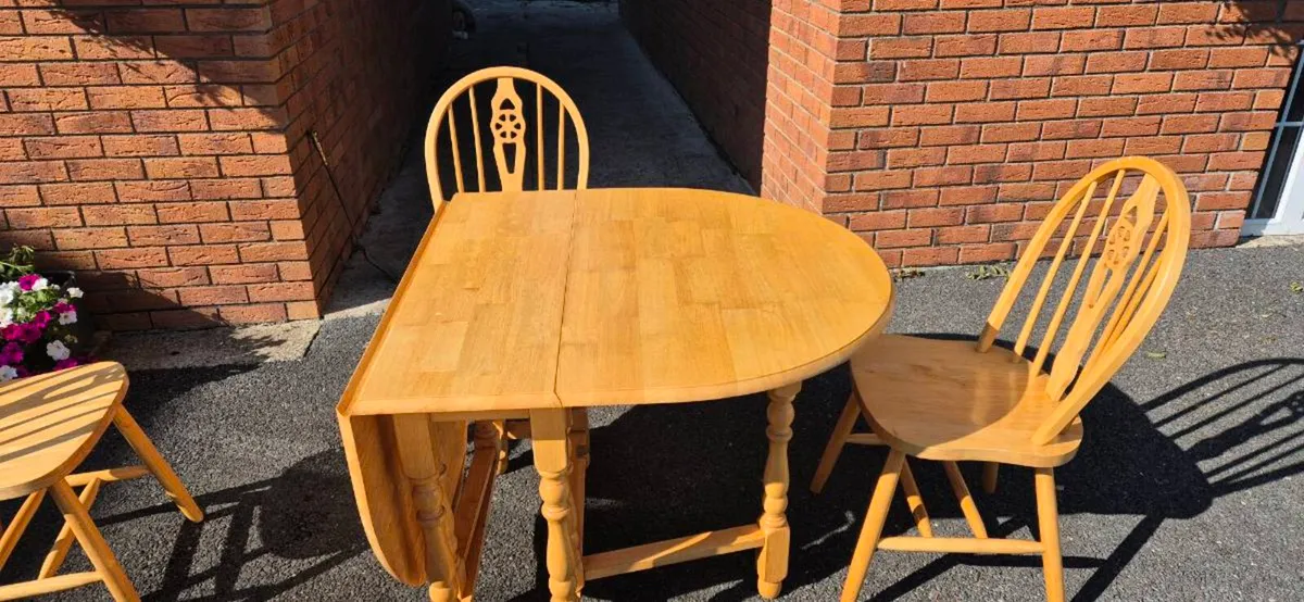 Kitchen Table and Four Chair set - Image 2
