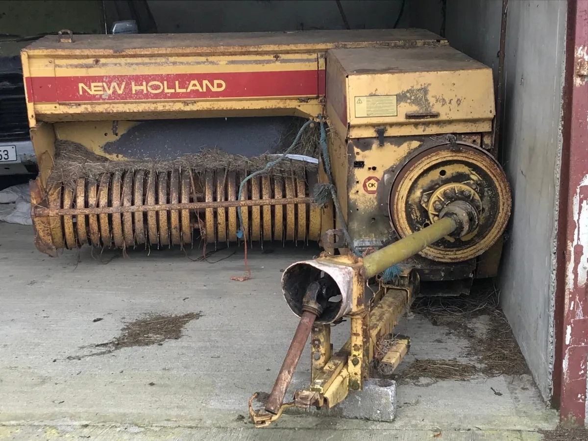 New Holland 940 Square Baler - Image 1