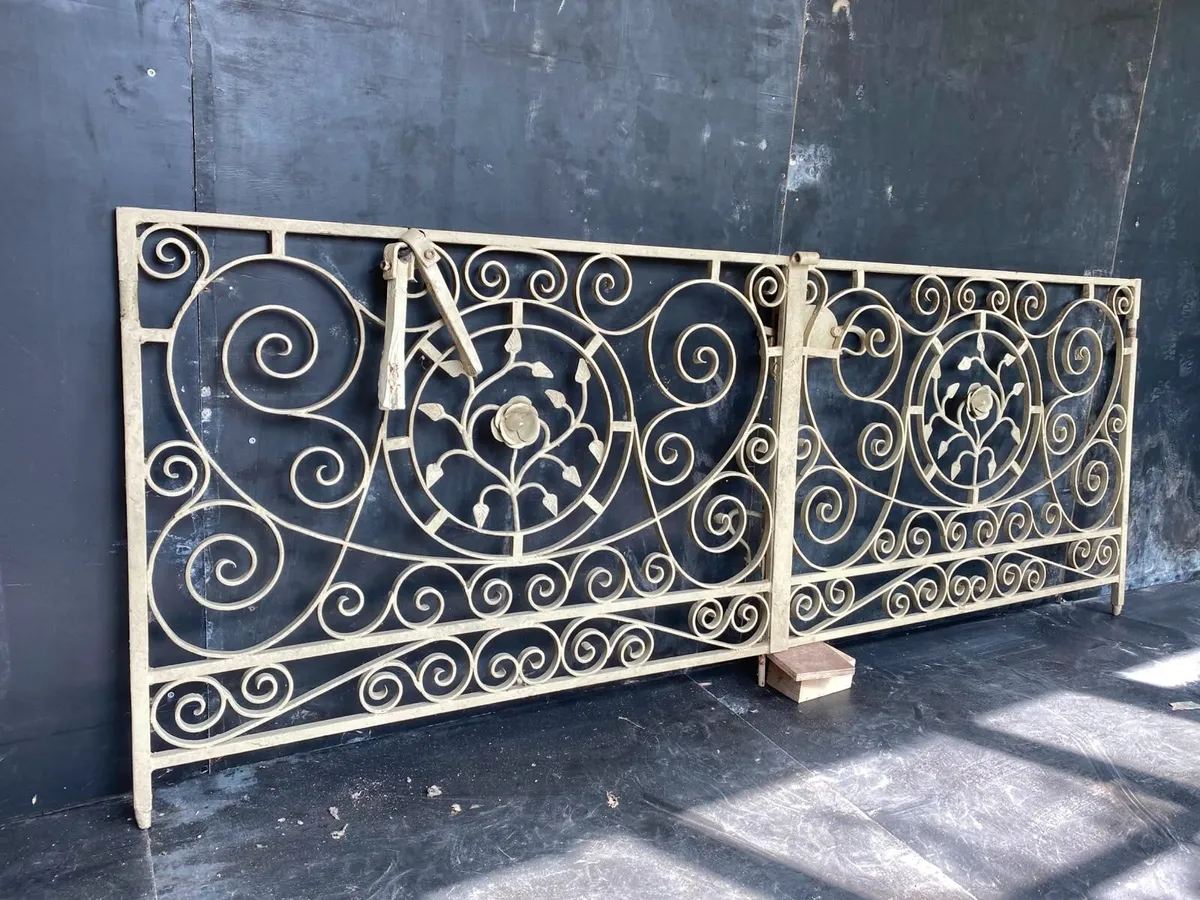 Gates - Image 1