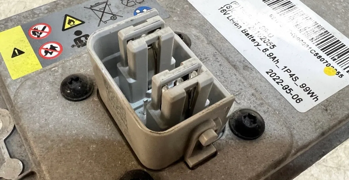 Low Voltage battery 16V  for Tesla 3 or Y - Image 2