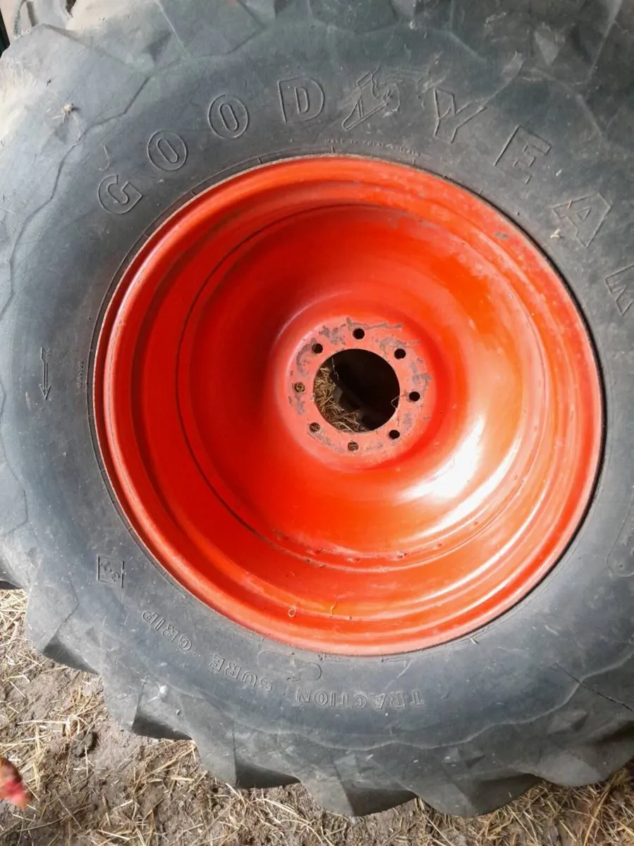 Wheels and tyres - Image 1