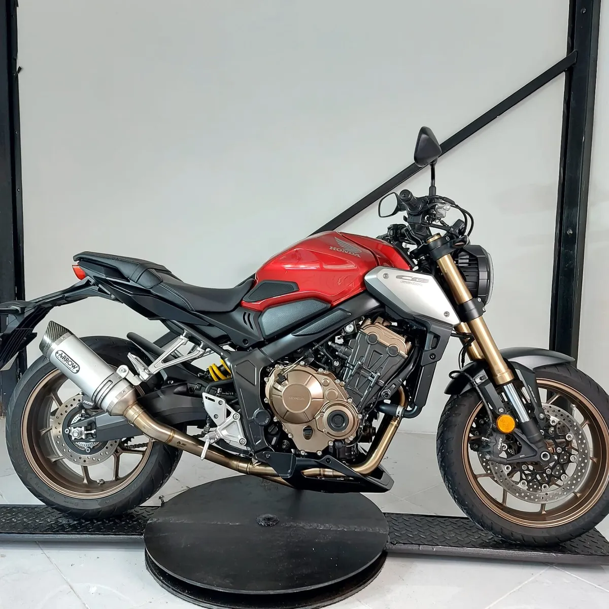 ..2019 HONDA CB650R...LOW MILEAGE... - Image 1