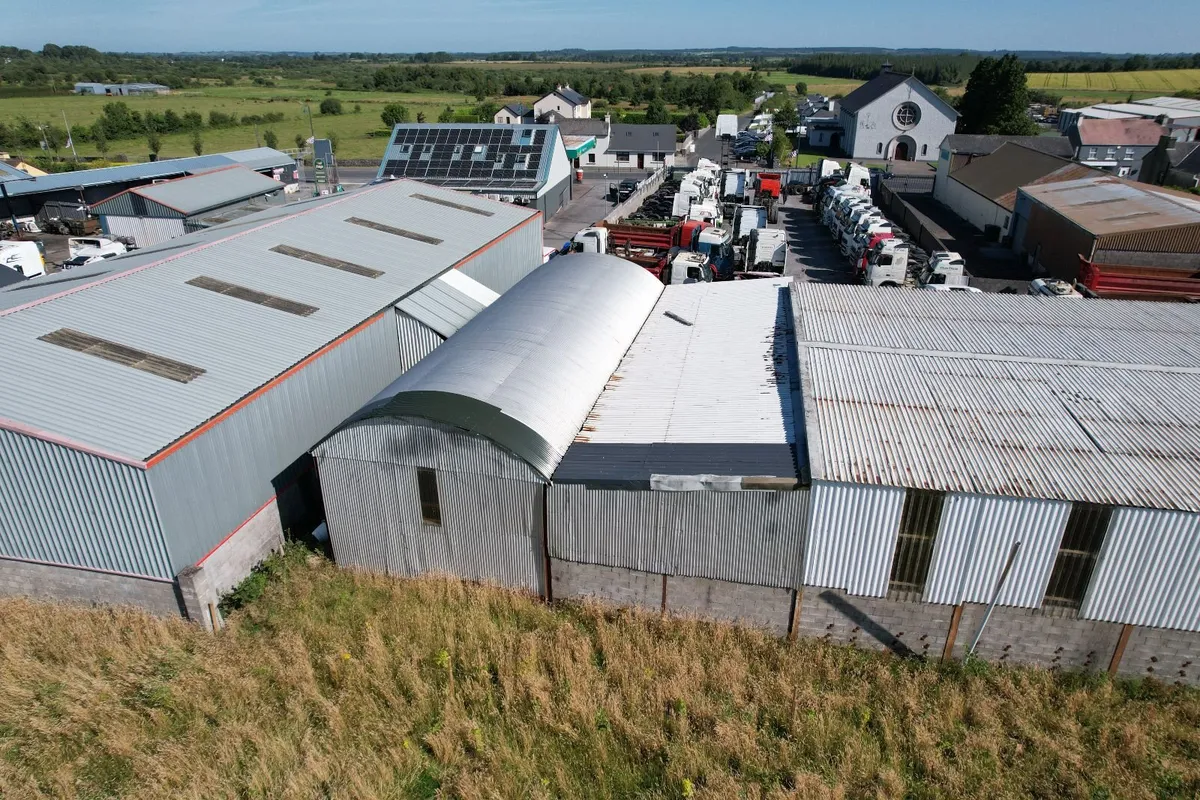 LARGE FARM SHED - Image 3
