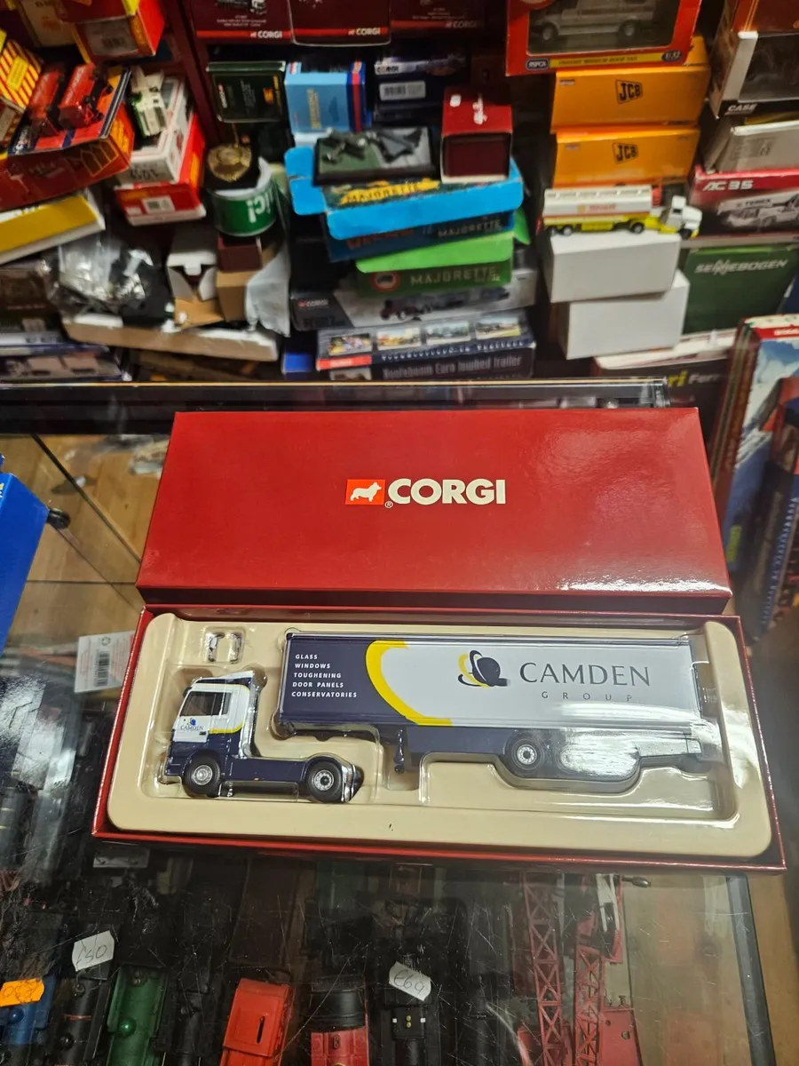 Corgi Mercedes Tractor Unit and Trailer 1.76 - Image 1