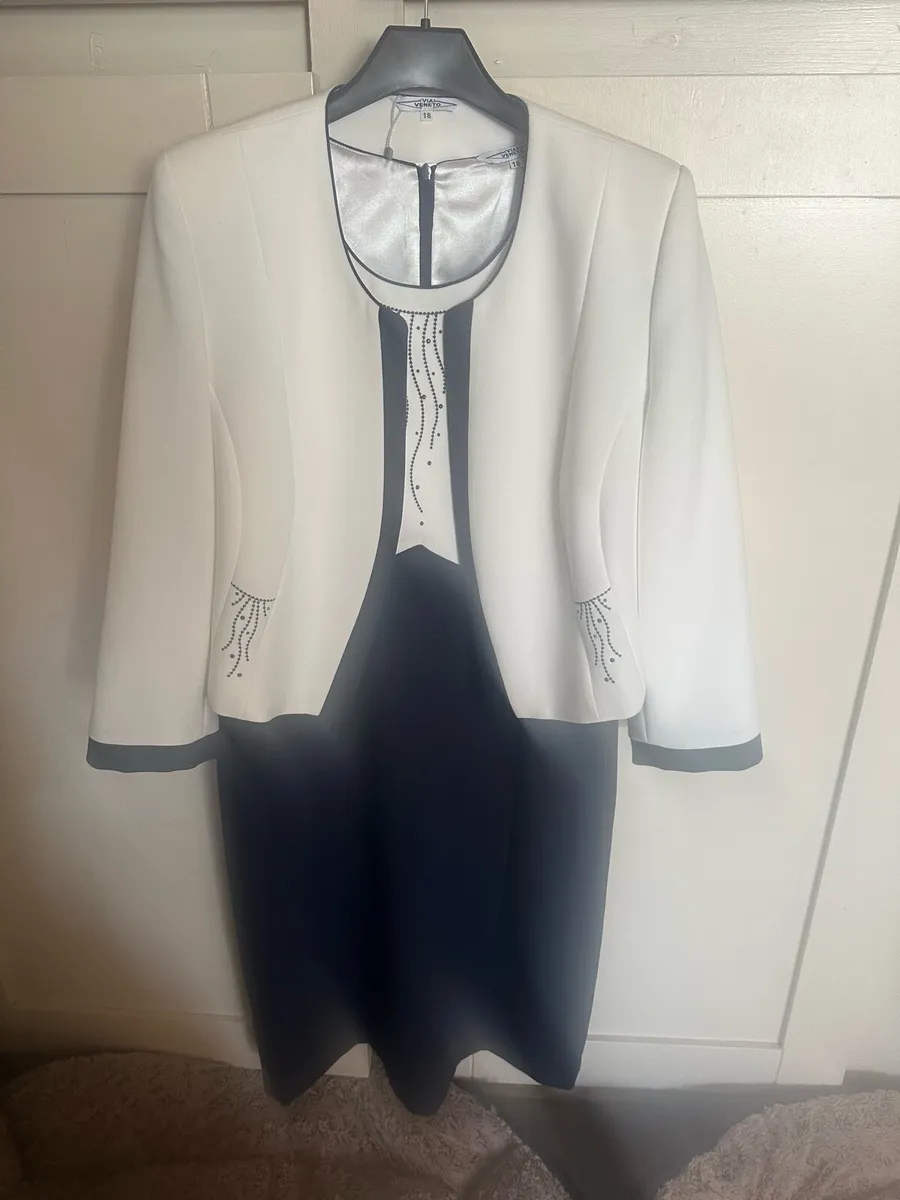 Two piece dress suit - Image 1