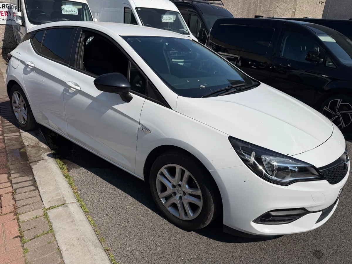 2022 Opel Astra Commercial Car Van - Image 2