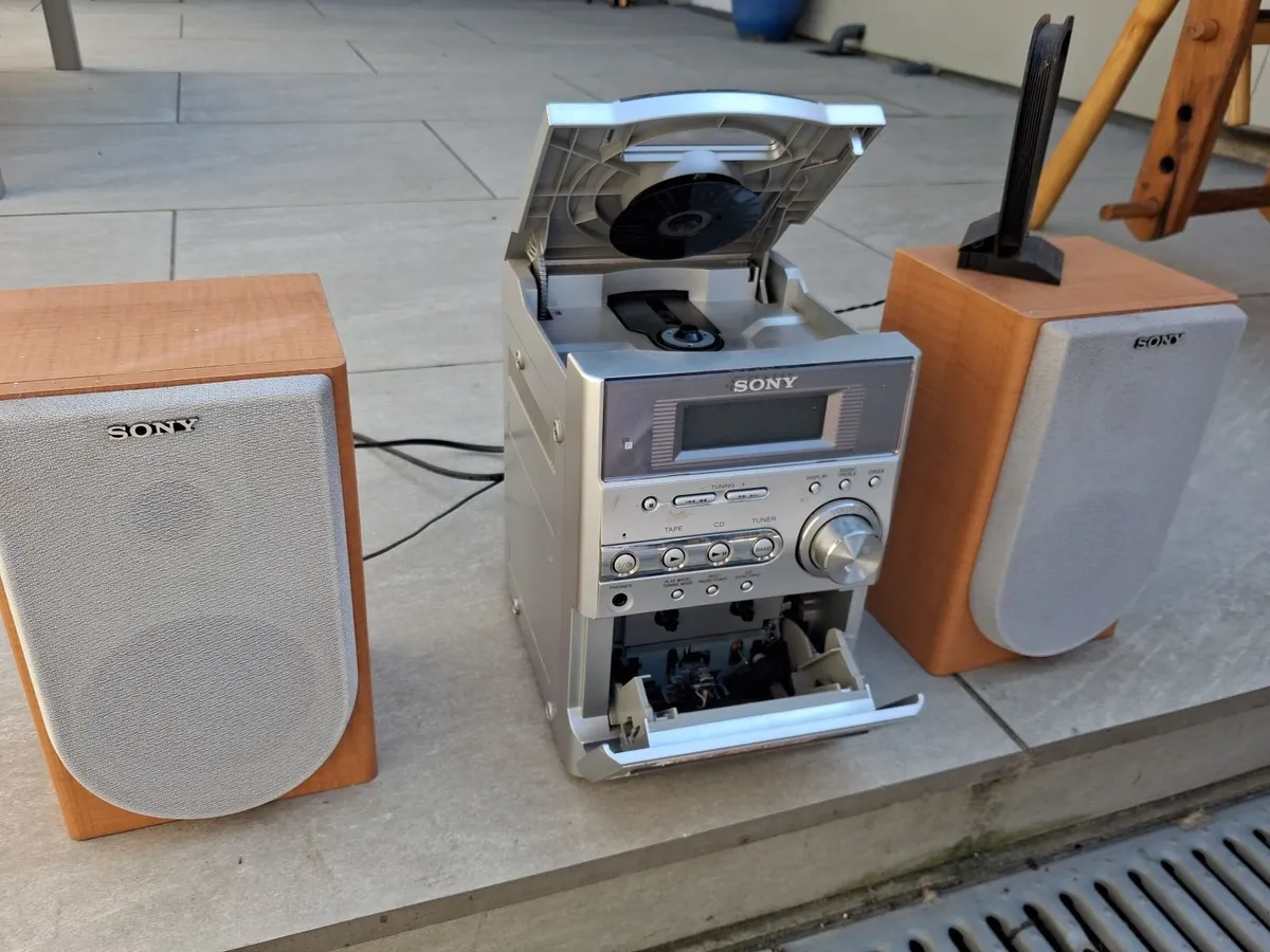 Sony CD Cassette Radio System with speakers - Image 2