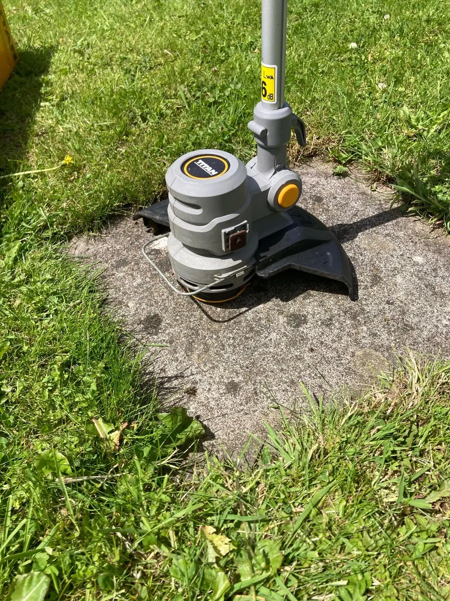 Titan Wired Grass Trimmer - Image 3