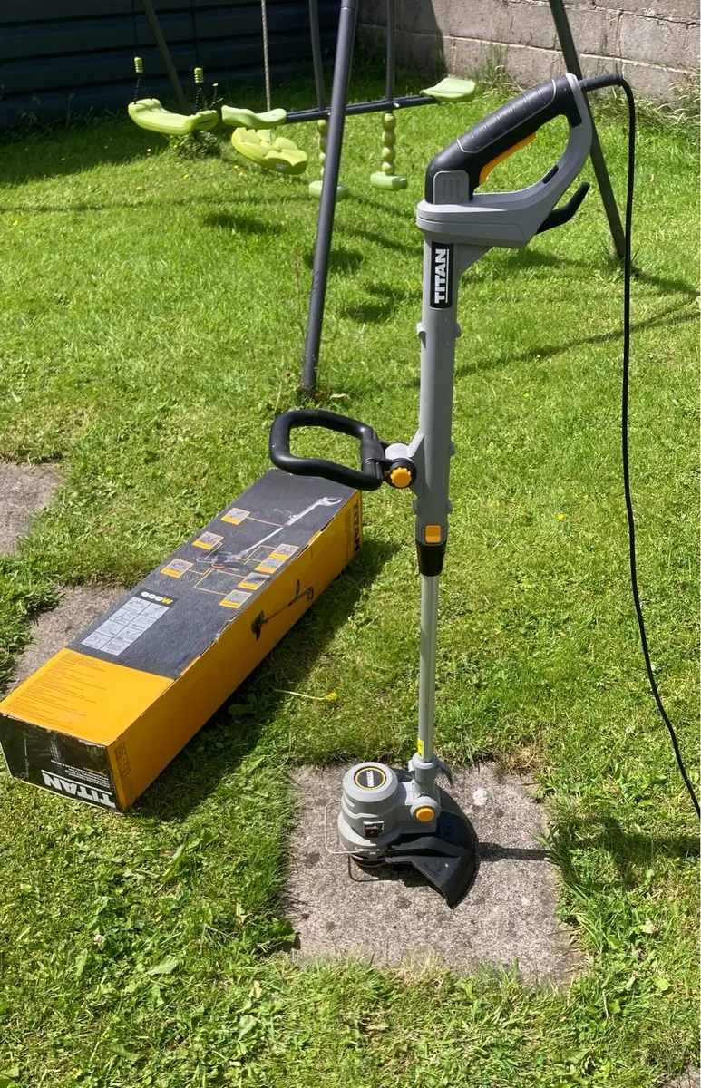 Titan Wired Grass Trimmer - Image 2