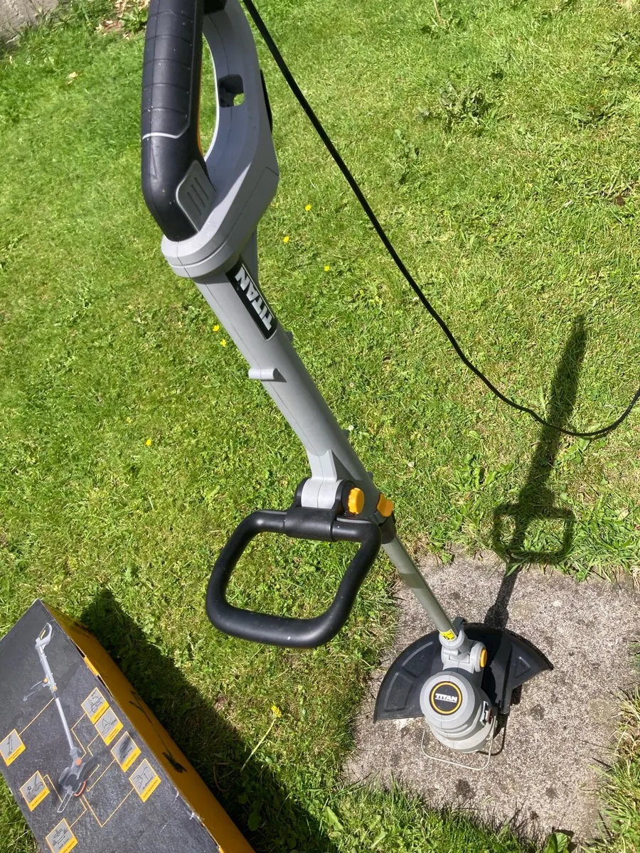 Titan Wired Grass Trimmer - Image 4