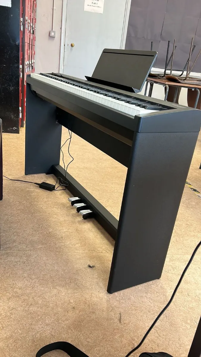 Roland FP 30 X with Stand and Pedals - Image 3