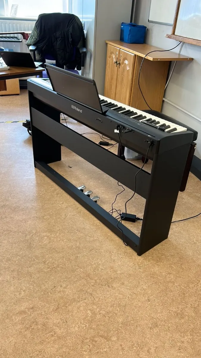 Roland FP 30 X with Stand and Pedals - Image 1