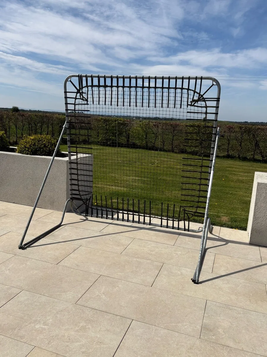 Football/soccer rebounder - Image 1