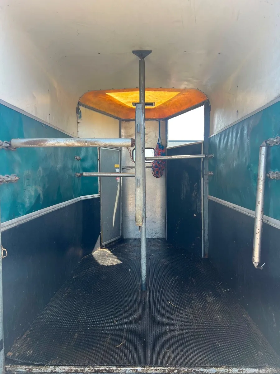 Ifor Williams 505 Horsebox - Image 1