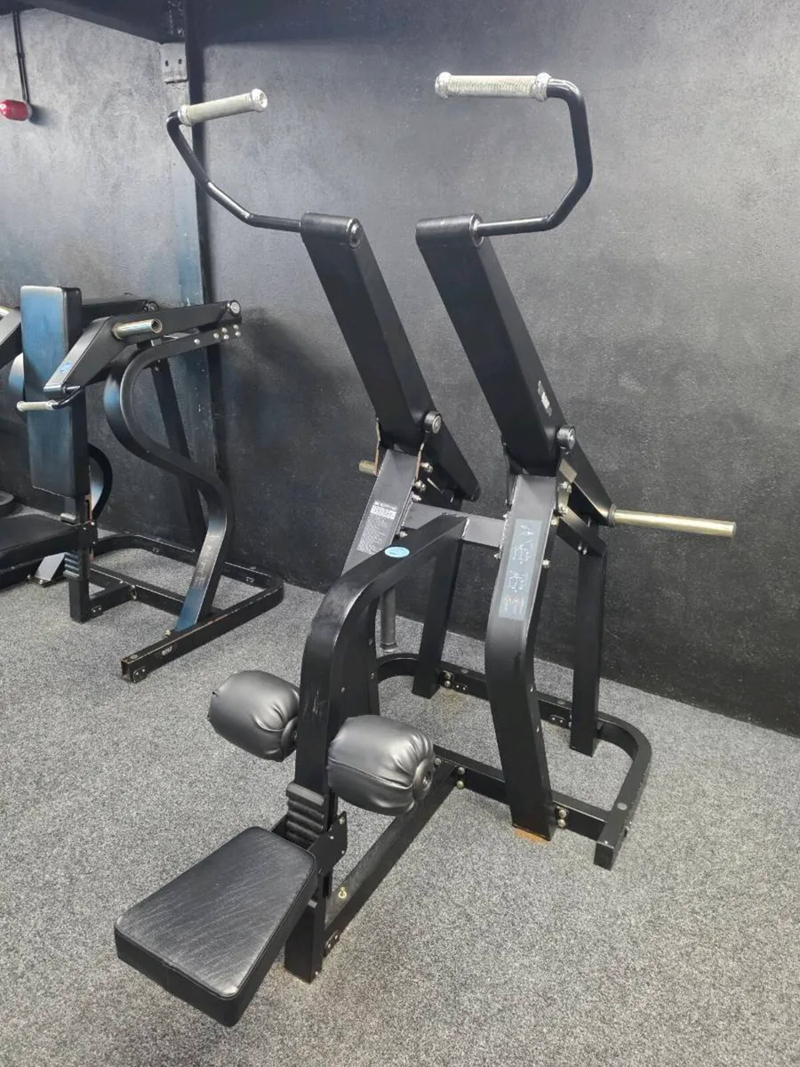 Plate Loaded Lat Pulldown - Image 3