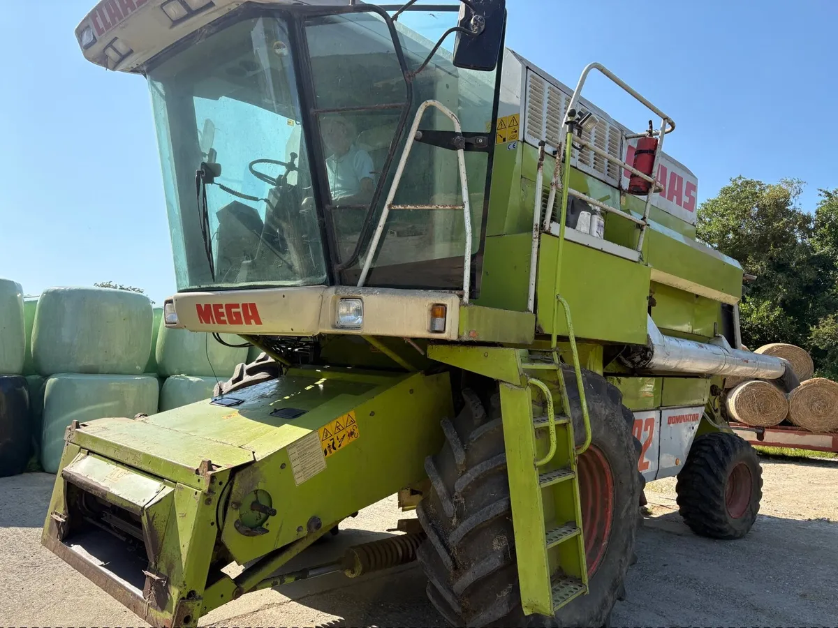 Claas Dominator Mega 202 Combine - Image 3