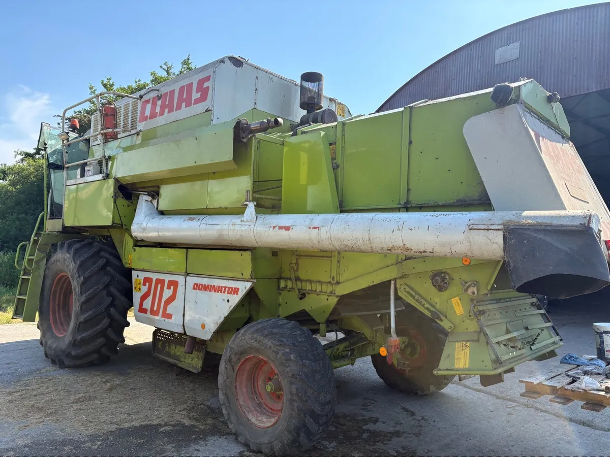 Claas Dominator Mega 202 Combine - Image 4