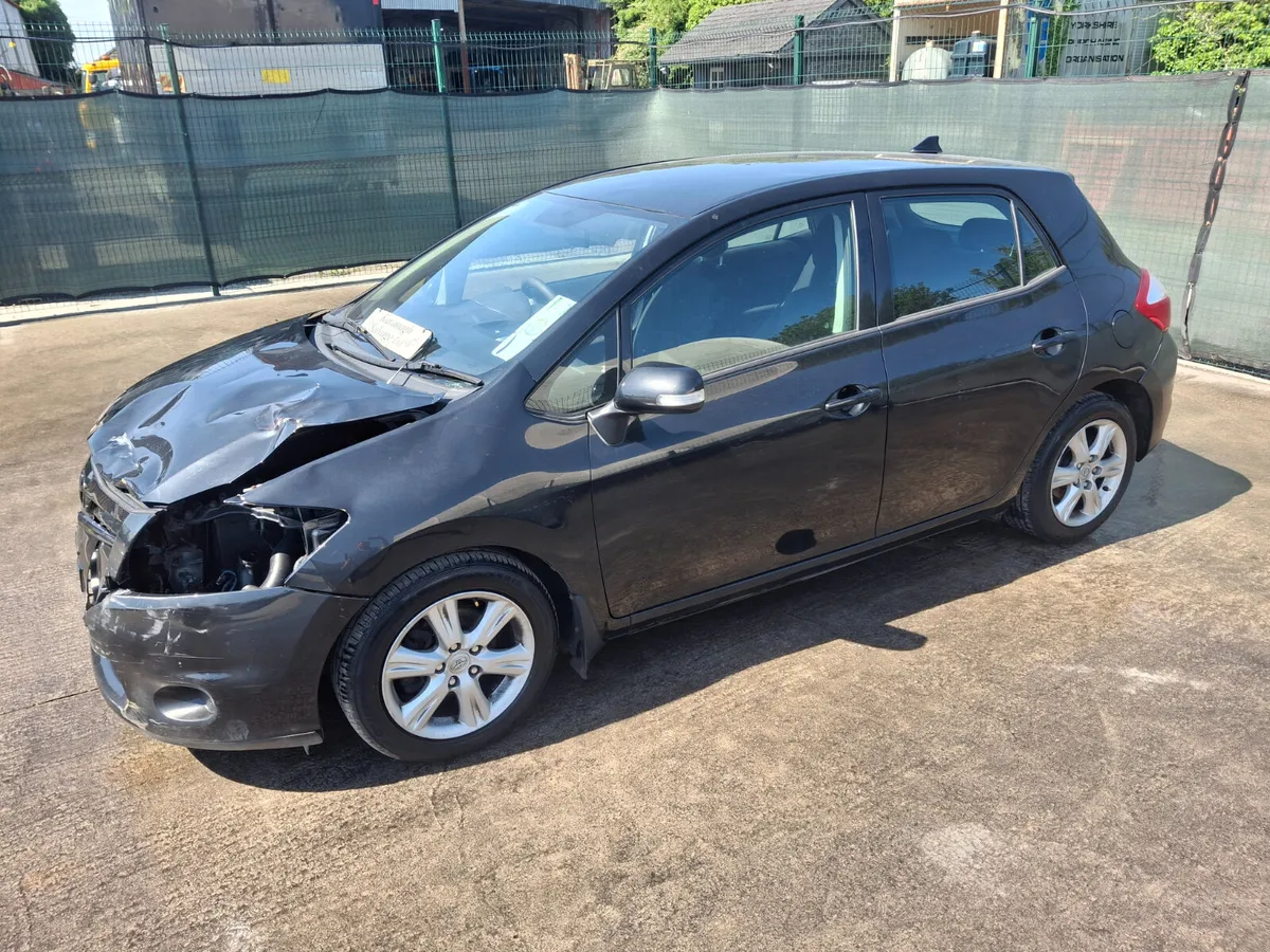 2012 Toyota Auris 1.4 D4D - Image 2