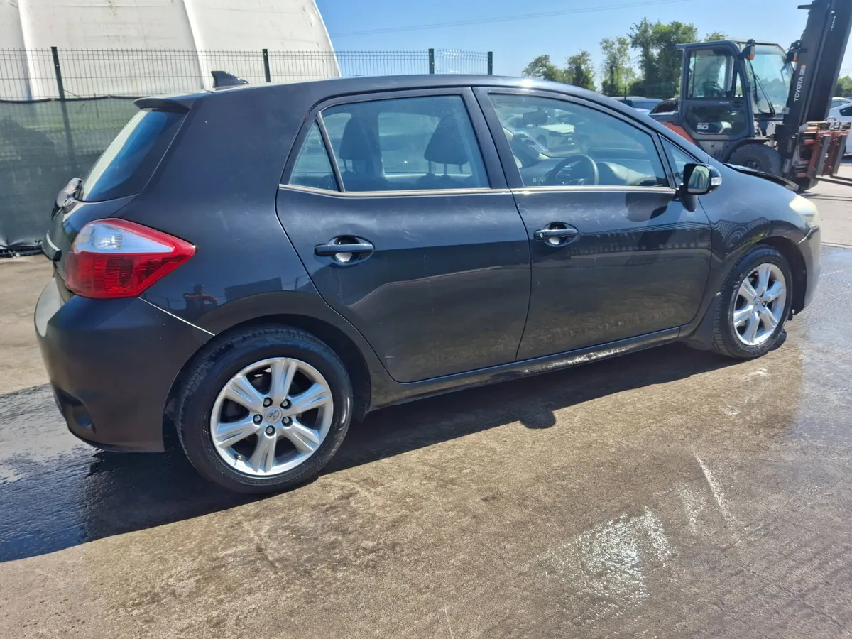 2012 Toyota Auris 1.4 D4D - Image 3