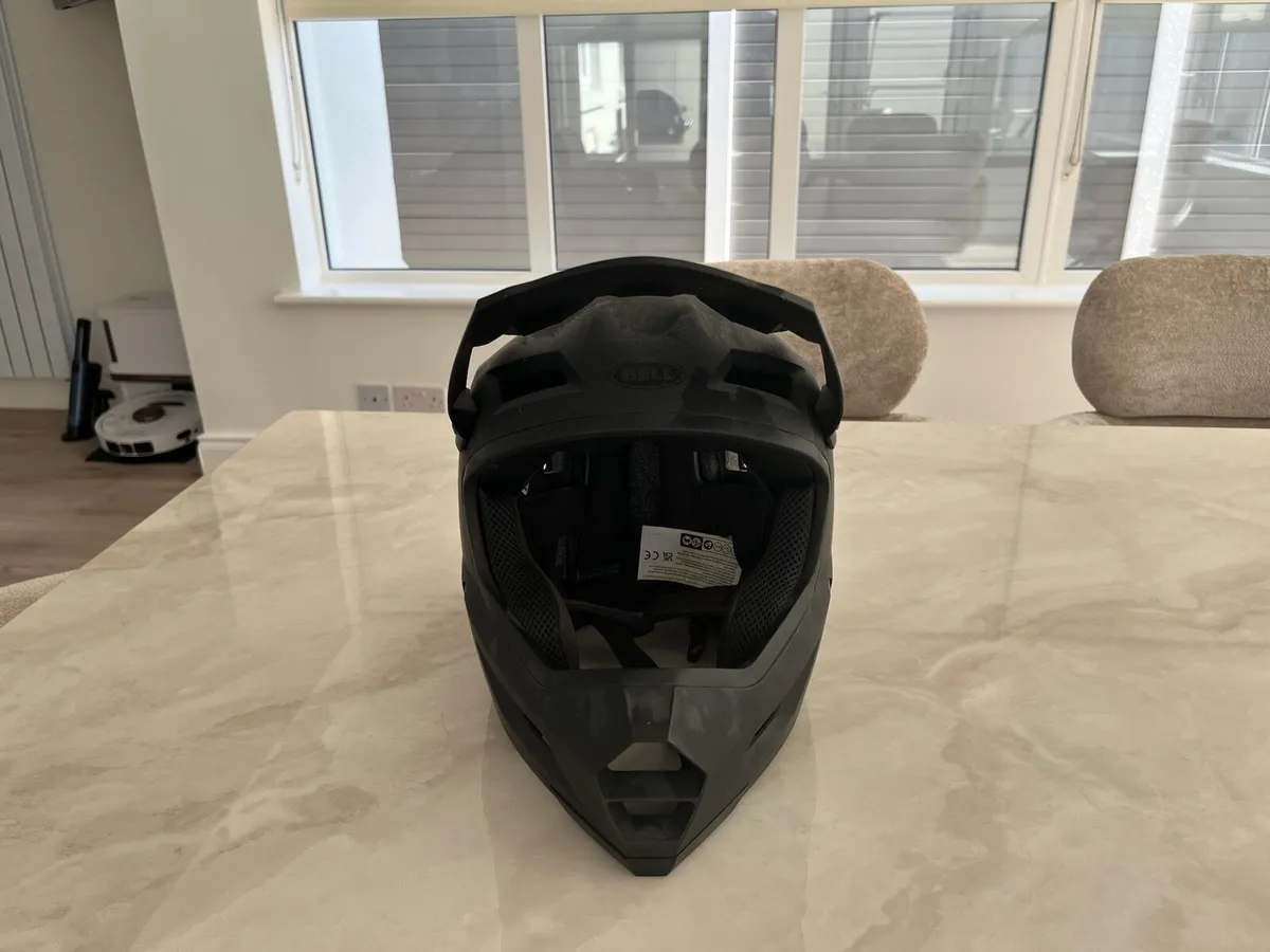 Bell full face helmet - Image 3
