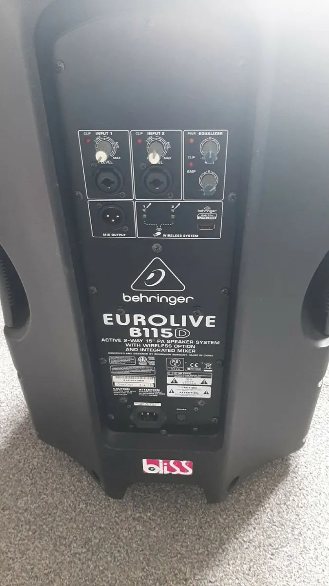 dj equipment - Image 1